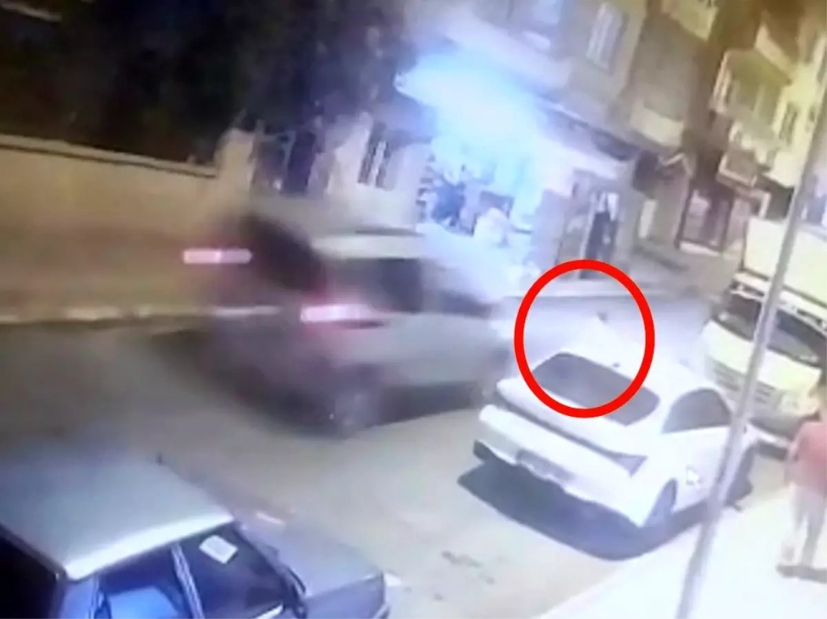 Siirt'te Yola Fırlayan Çocuğa Otomobil Çarptı