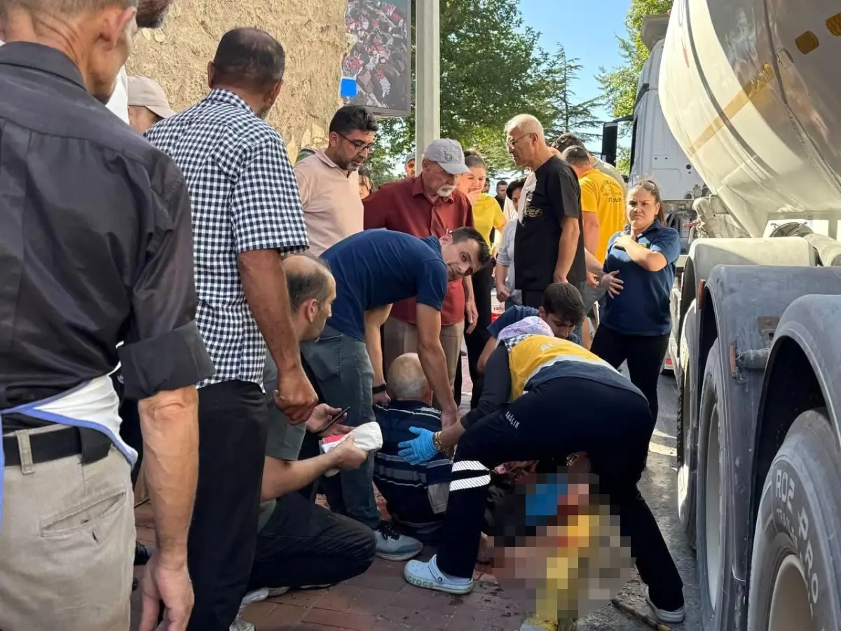 Eğirdir'de 90 Yaşındaki Adam Tırın Çarpması Sonucu Yaralandı