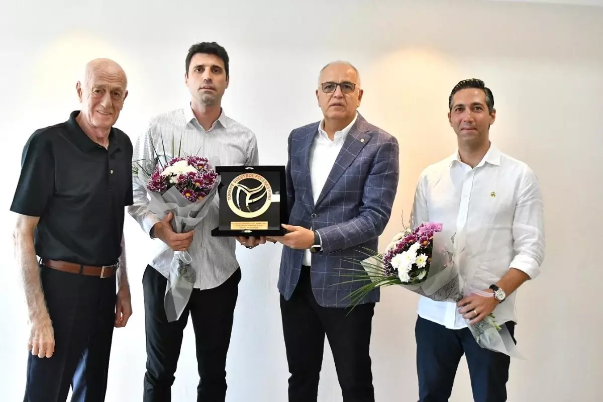 TVF Başkanı Üstündağ, Eski Antrenörlere Teşekkür Etti