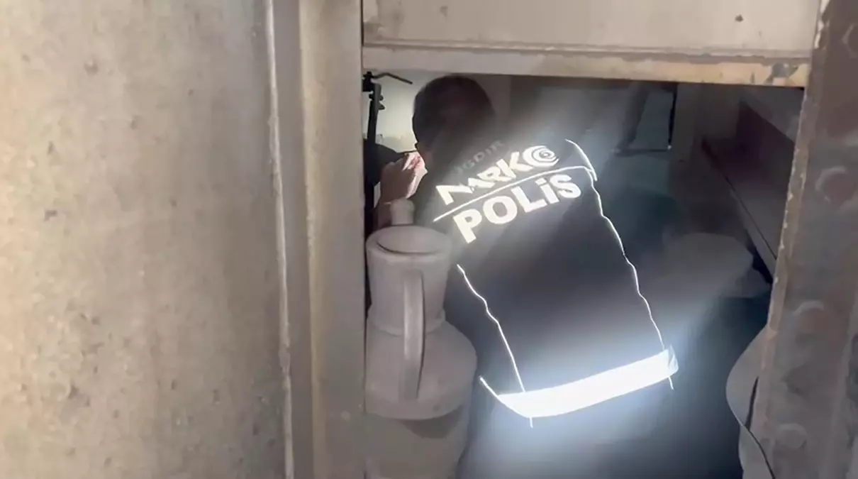 Iğdır'da Yabancı Plakalı TIR'da 344 Kilo Uyuşturucu Ele Geçirildi