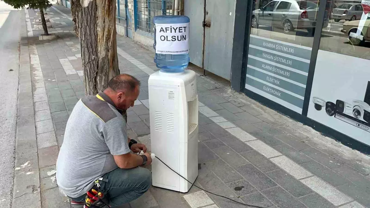 Yerköy'de Esnaf Bekir Korkut'tan Yaz Aylarında Örnek Hayır Hizmeti