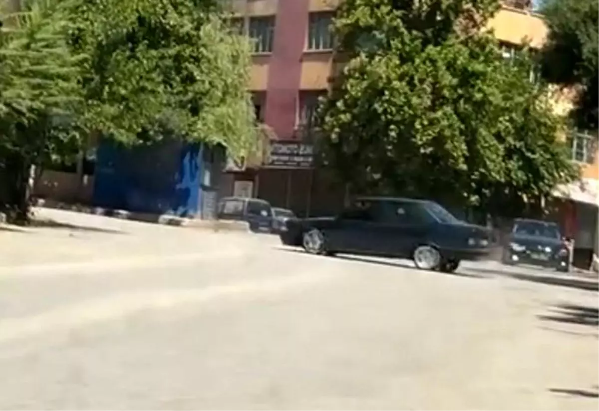 Ankara'da Drift Atan Sürücü Mahalleyi Korkuttu