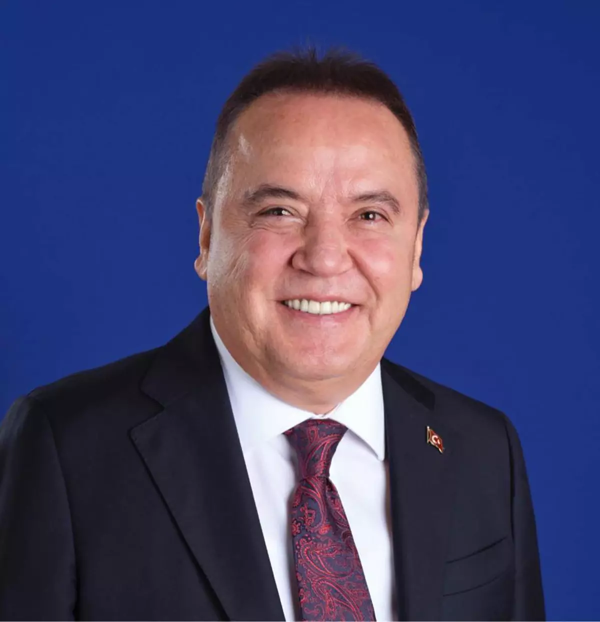 Antalya Büyükşehir Belediye Başkanı Muhittin Böcek Rüşvet Suçlamalarını Reddetti