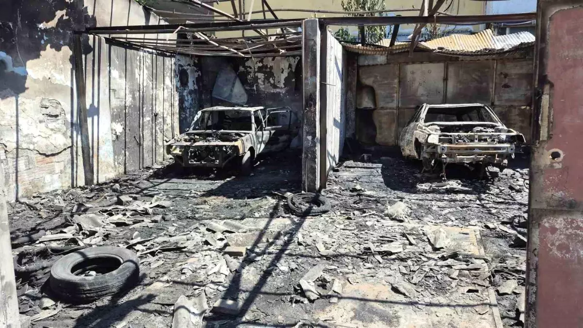 Avcılar'da Metruk Oto Tamircisinde Yangın Çıktı