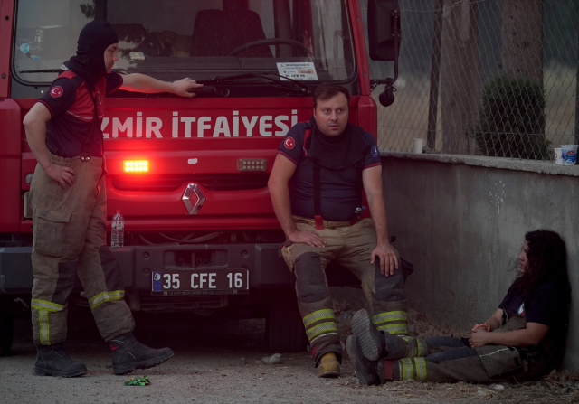 Minister Yerlikaya in the fire zone: 228 houses severely damaged