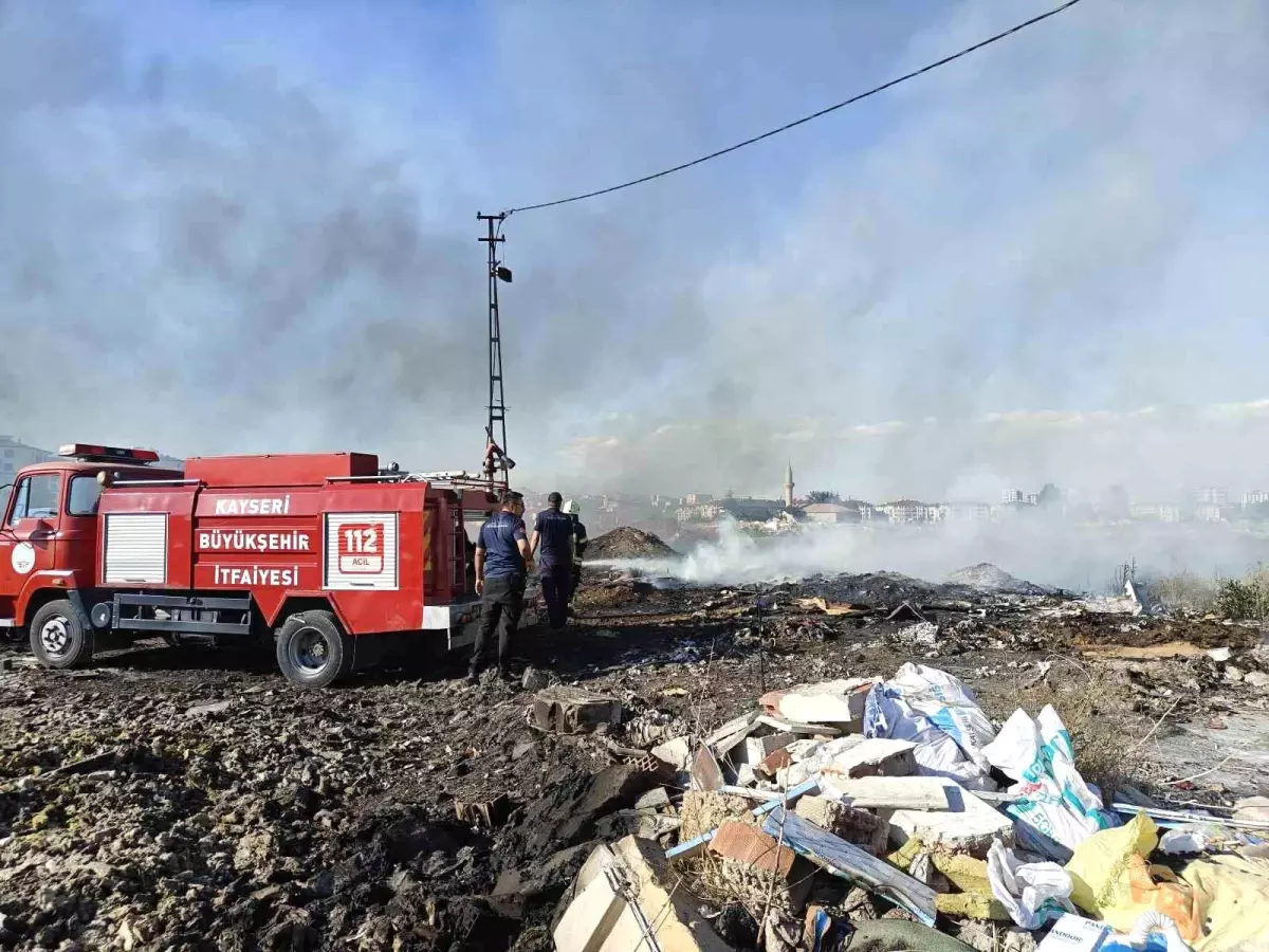 Kayseri'de Boş Arazide Yangın Çıktı