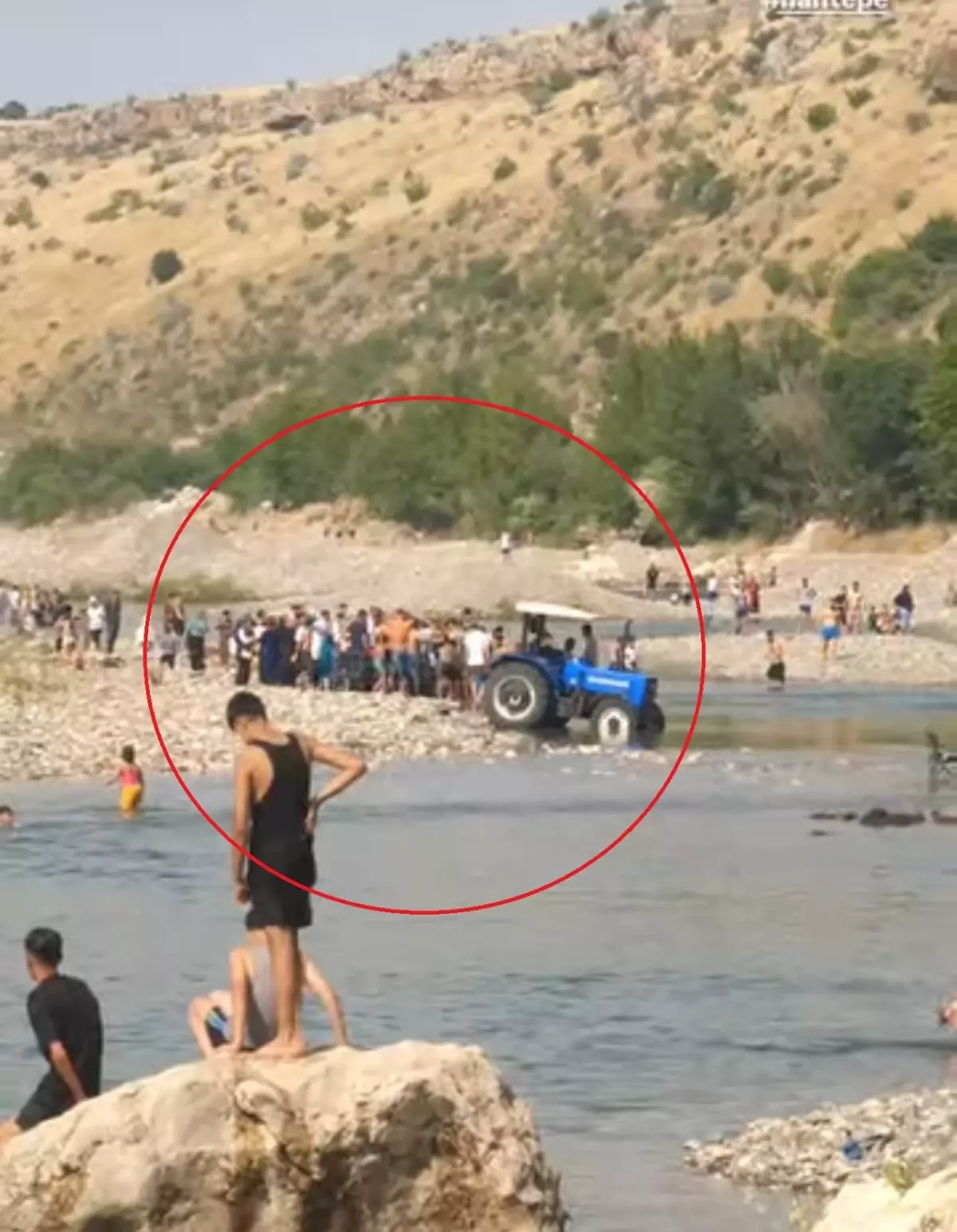 Diyarbakır'da Nehirde Boğulma Tehlikesi Geçiren Kız Çocuğu Kurtarıldı
