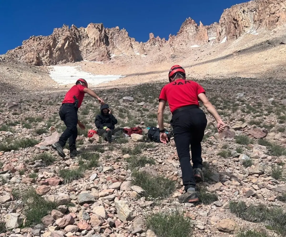 Erciyes Dağı'nda Mahsur Kalan Dağcılar 7 Saat Sonra Kurtarıldı
