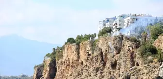Falezlerden düşen genç turist hayatını kaybetti