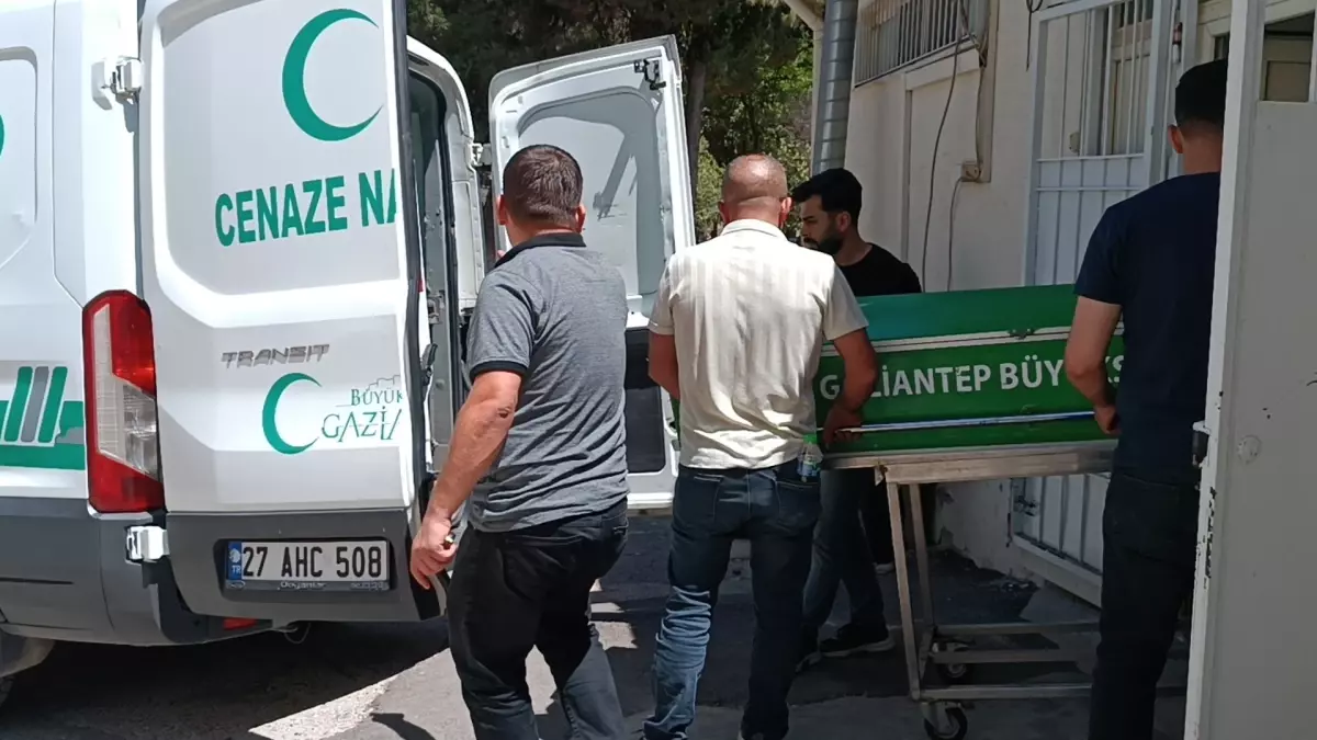 Gaziantep'te TIR'ın Çarptığı Traktörde Baba Hayatını Kaybetti, Oğul Yaralandı