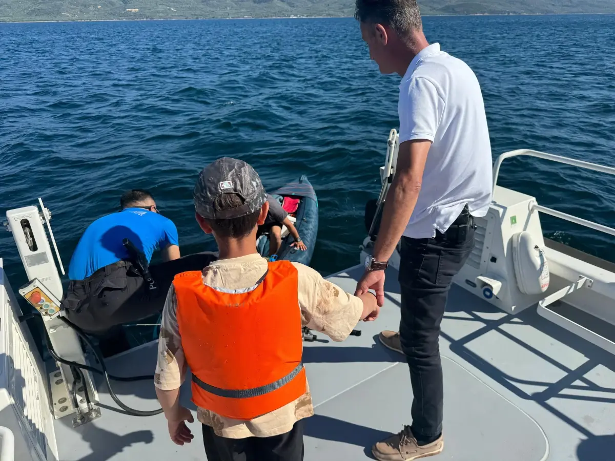 Erdek'te Kano ile Açığa Sürüklenen İki Kişi Kurtarıldı