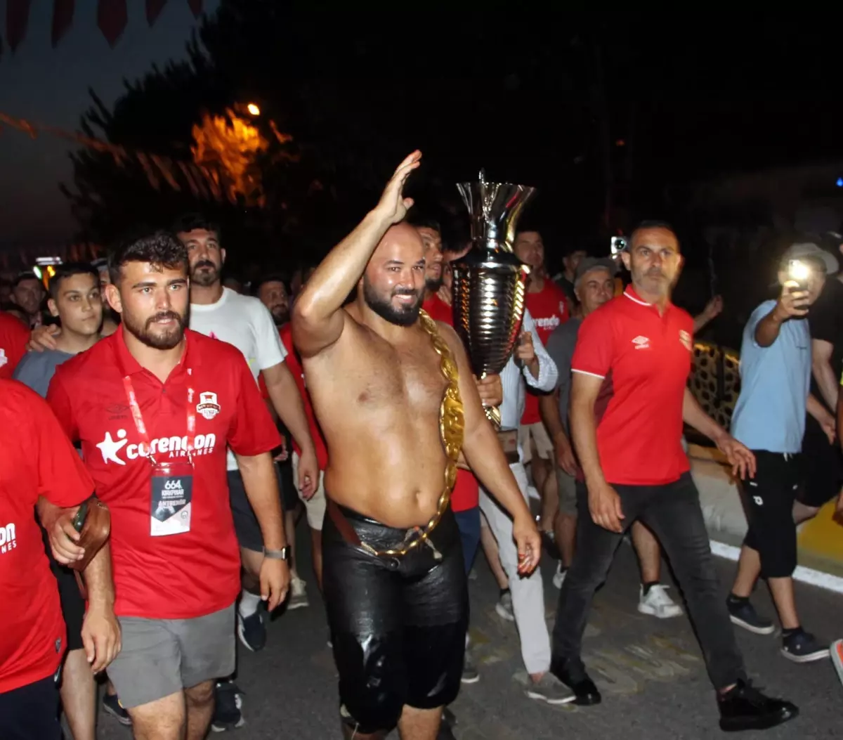 Edirne'de Kırkpınar Yağlı Güreşleri'nde Orhan Okulu Başpehlivan Oldu