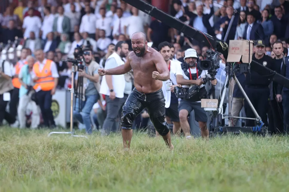 Kırkpınar'da Başpehlivan Orhan Okulu oldu