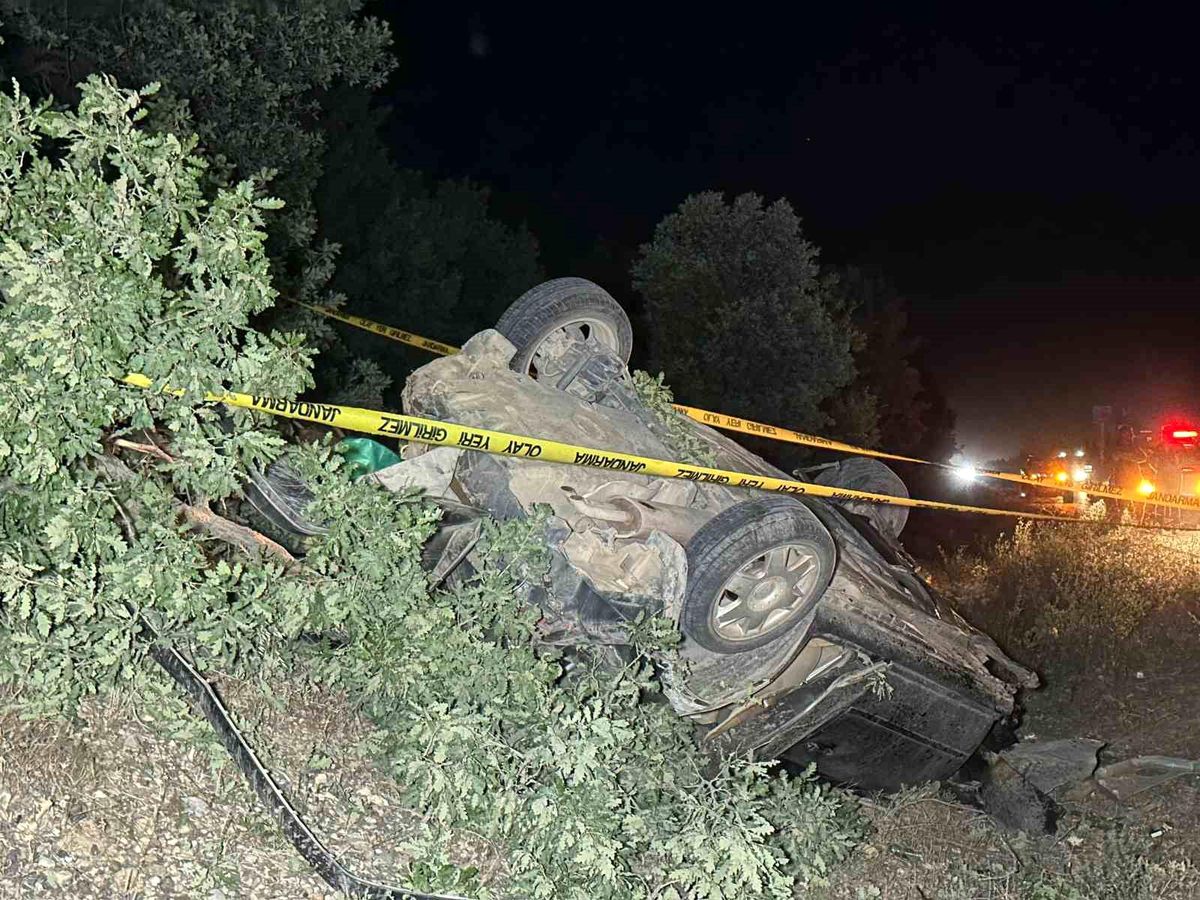 Uşak'ta Trafik Kazası: 1 Ölü, 2 Yaralı