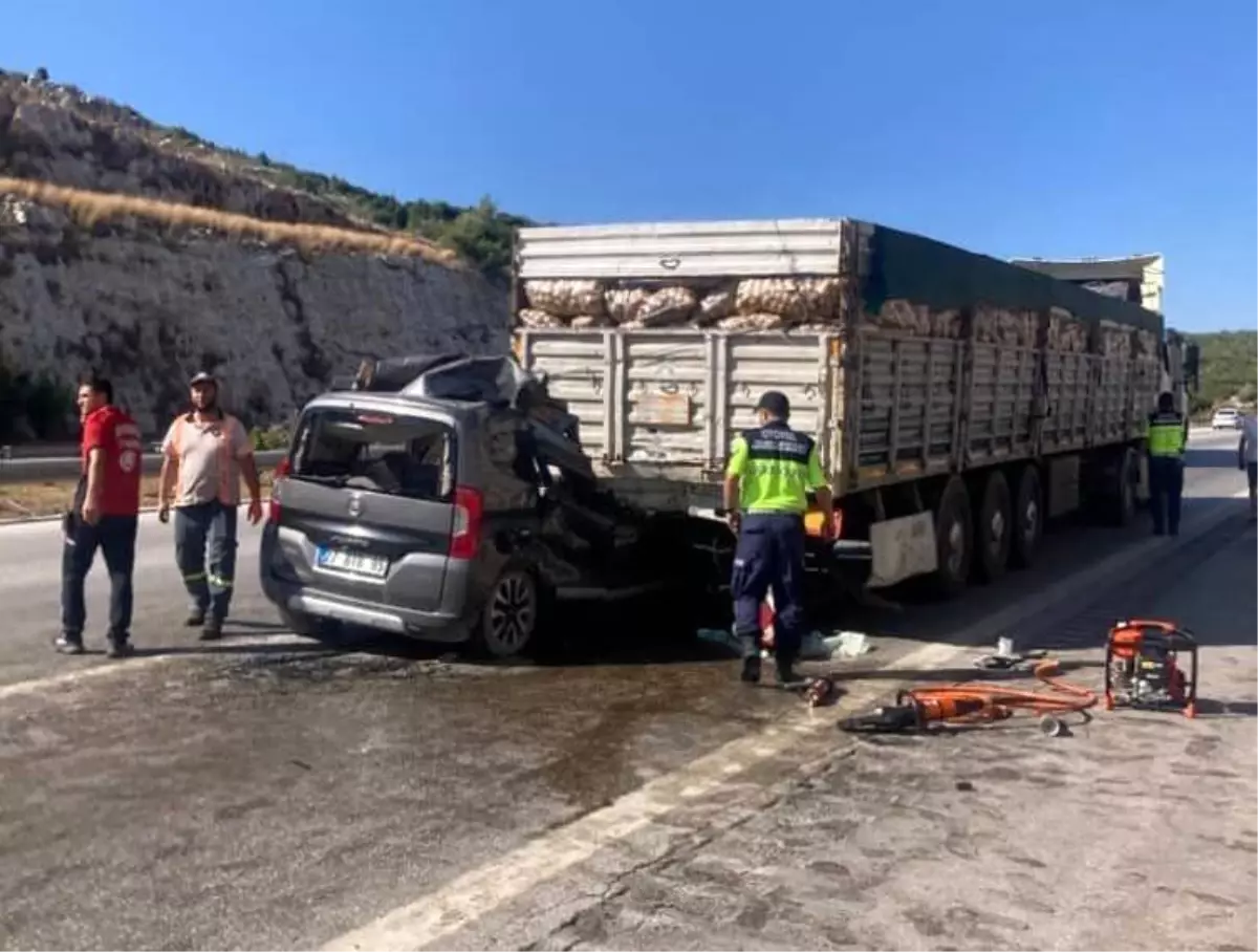 Mersin'de Trafik Kazası: 5 Ölü, 1 Yaralı