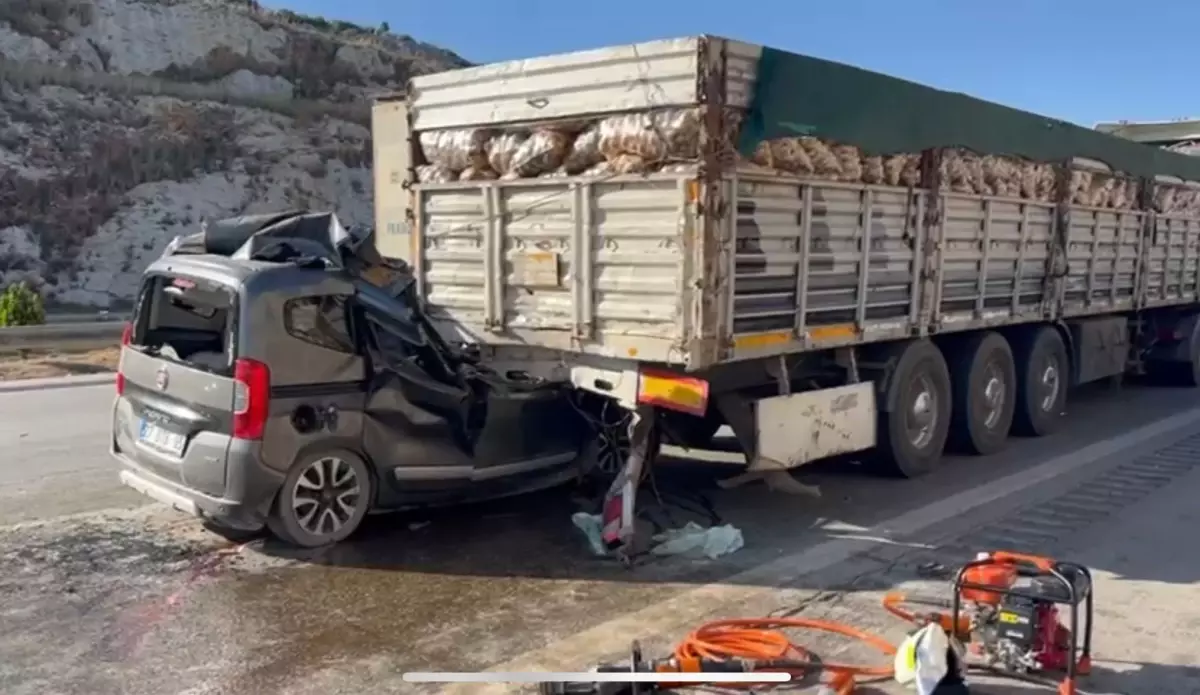 Mersin'de Trafik Kazası: Aynı Aileden 5 Kişi Hayatını Kaybetti