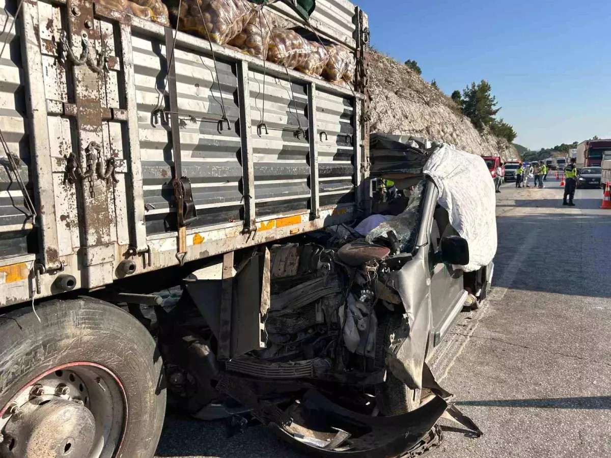 Tarsus'ta Feci Kaza: Aynı Aileden 5 Kişi Hayatını Kaybetti