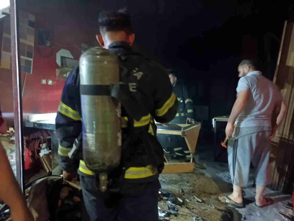 Şanlıurfa'da Mobilya Dükkanında Yangın