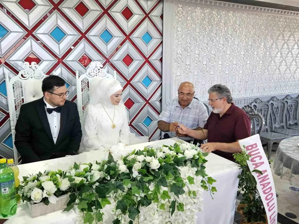 Bürde Şimşek ve A. Furkan Çınar İzmir'de Evlendi