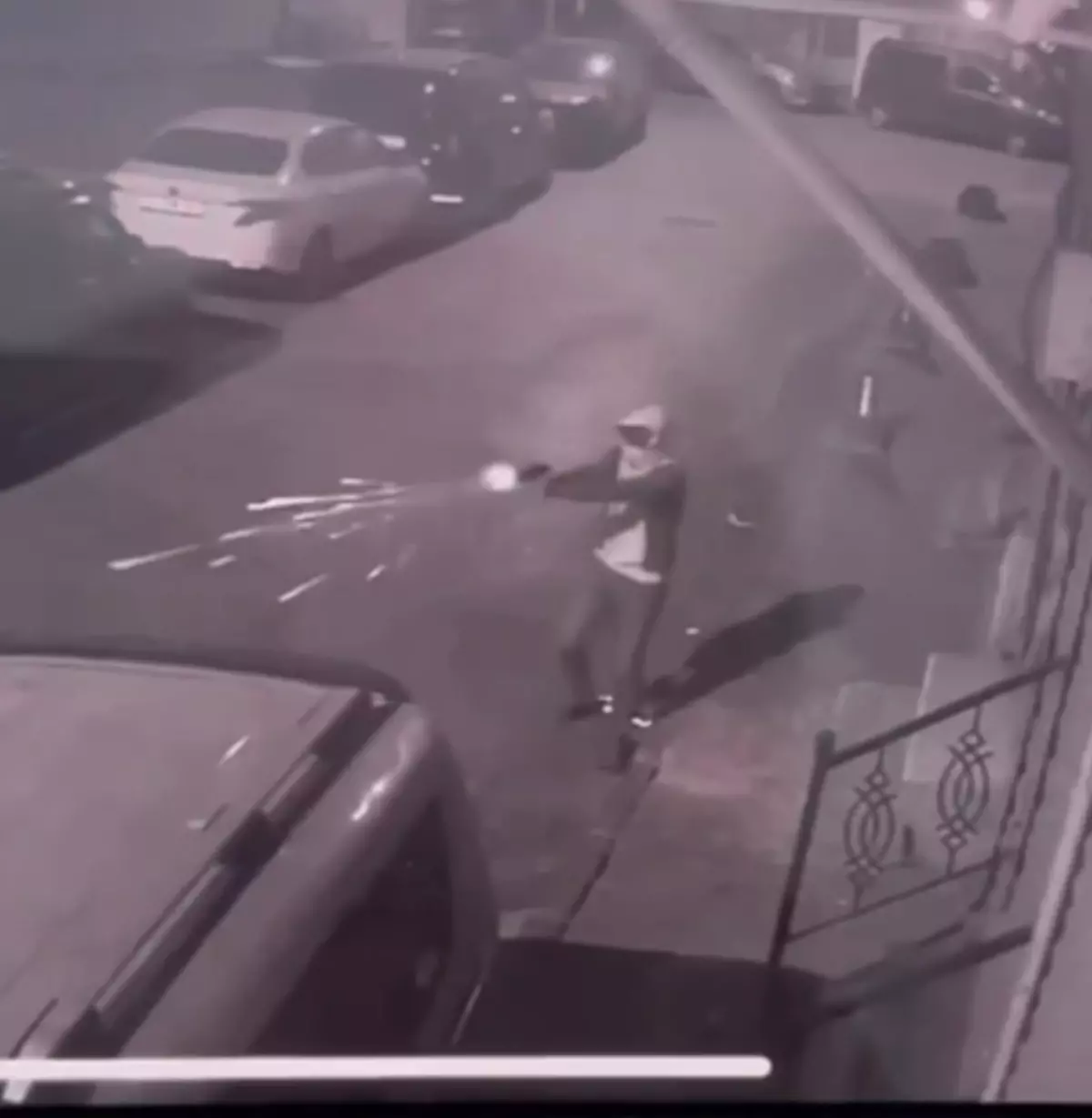 Sultangazi'de Park Halindeki Araç Kurşunlandı