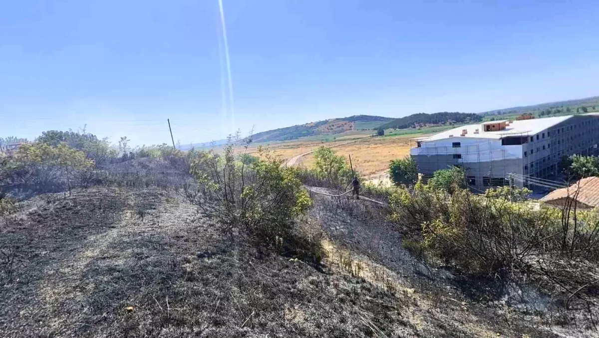 Susurluk'ta Çalılık Alanında Yangın Çıktı