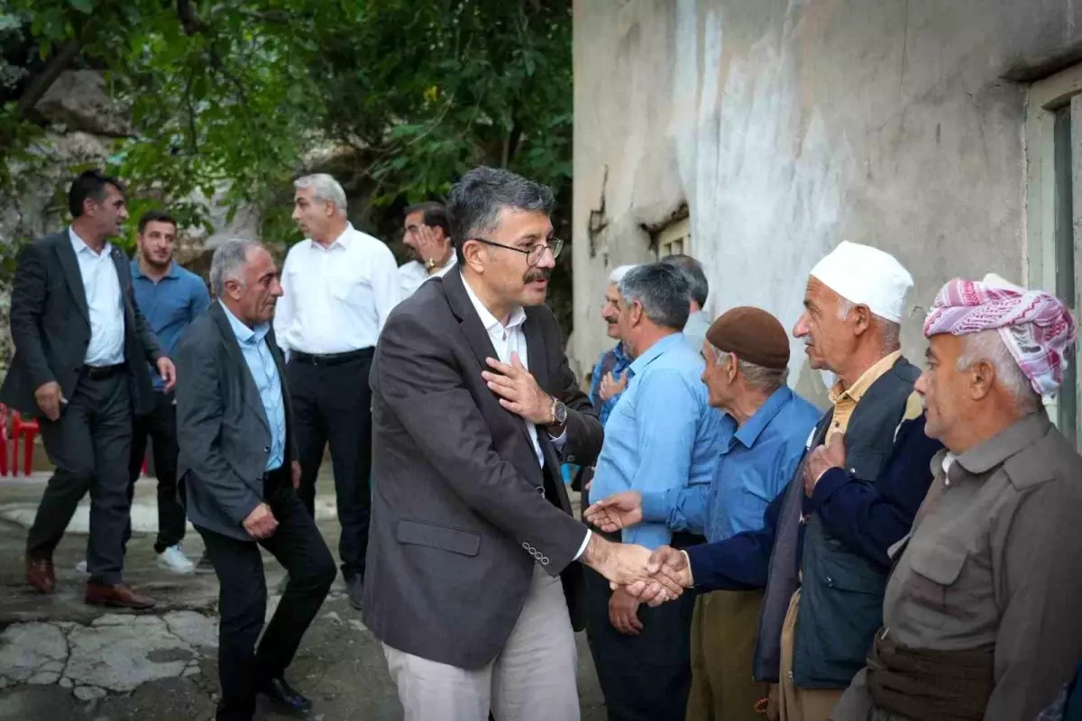 Hakkari Valisi Ali Çelik, Şemdinli'de Yol Çalışmalarını İnceledi