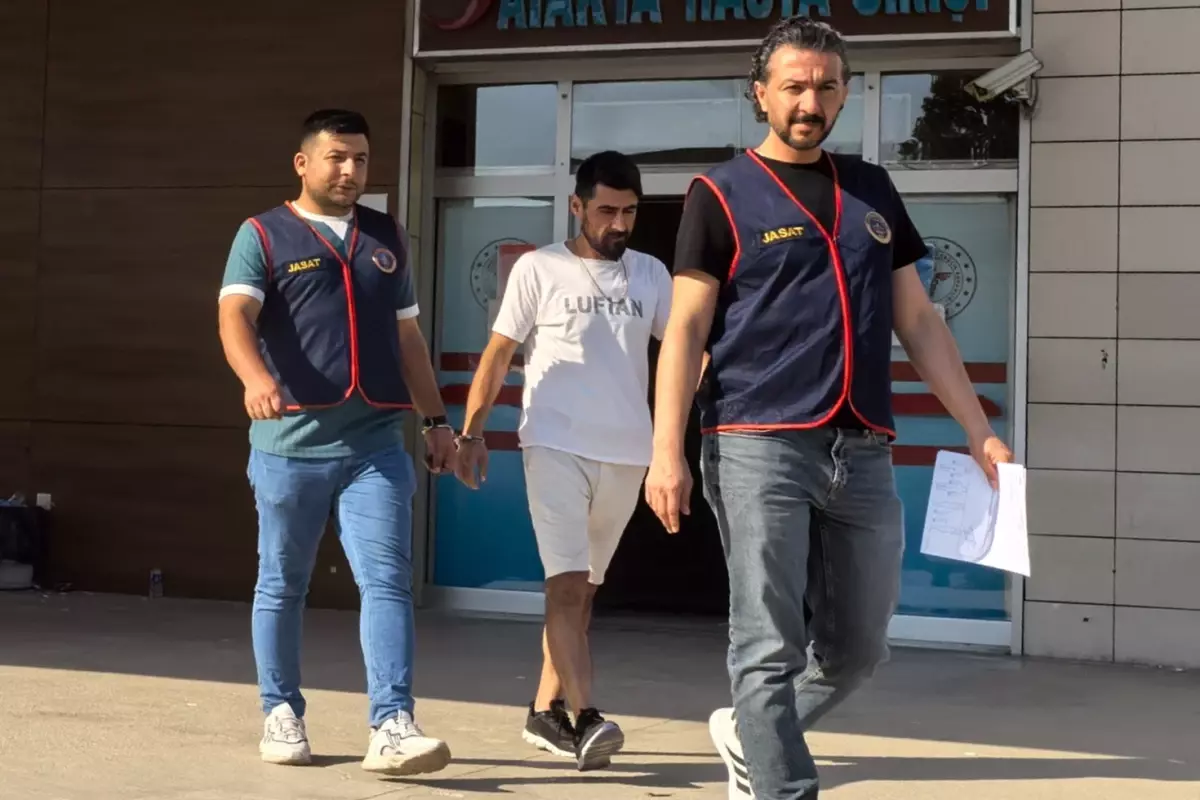 11 yıl hapis cezasıyla aranıyordu, kafede çay içerken yakalandı