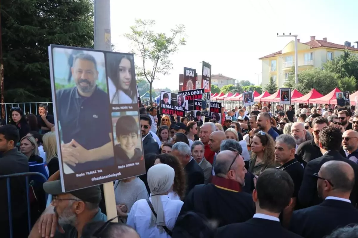 Kartalkaya Otel yangını davasında ilk duruşma! Mağdur avukatı salonu terk etti