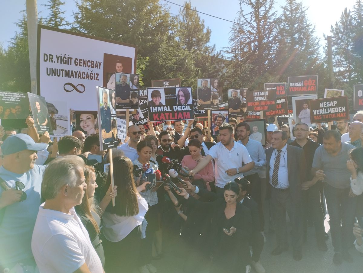 Grand Kartal Otel Yangınında Adalet Arayışı: Aileler Basın Açıklaması Yaptı
