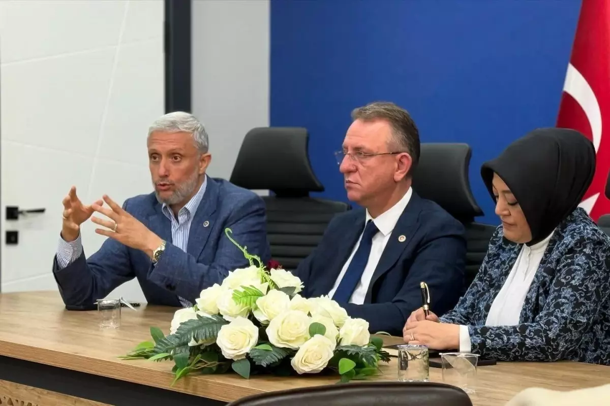 AK Parti Kütahya'da Türkiye Yüzyılı Hedefleri İçin Toplandı