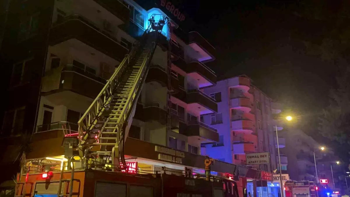 Alanya'da Apart Otelde Yangın Korkuttu