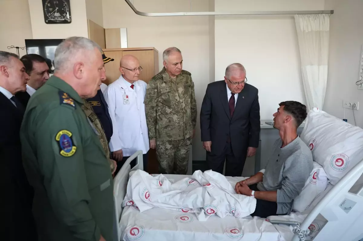 Bakan Güler, Metan Gazından Zehirlenen Mehmetçikleri Ziyaret Etti