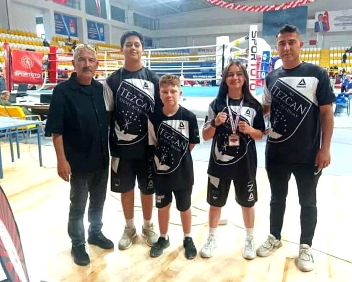 Burhaniyeli Ceylin Onay, Üst Minikler Boks Türkiye Şampiyonası'nda Bronz Madalya Kazandı