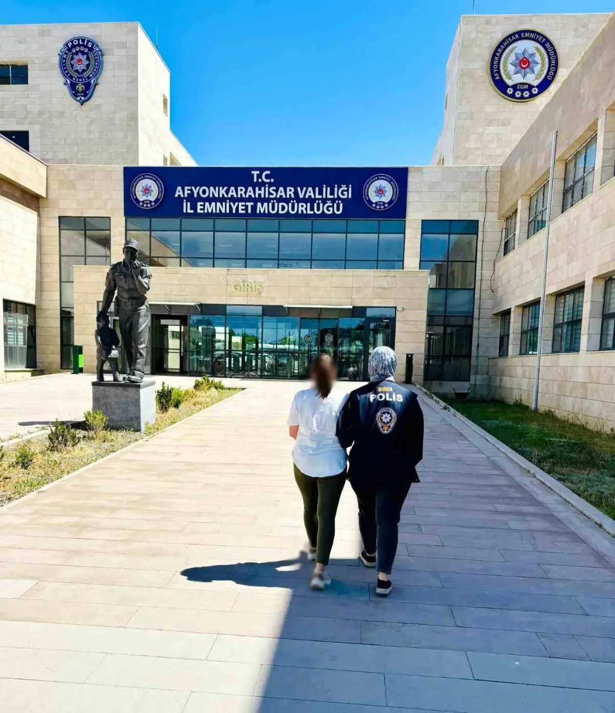 Aranan Dolandırıcı Afyonkarahisar'da Yakalandı