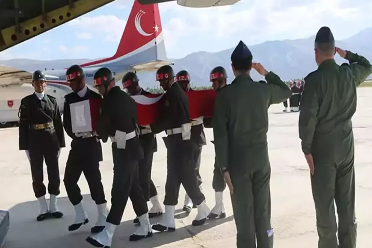 Hakkari'de şehitlerimiz için ikinci tören: 6 kahraman memleketlerine uğurlandı