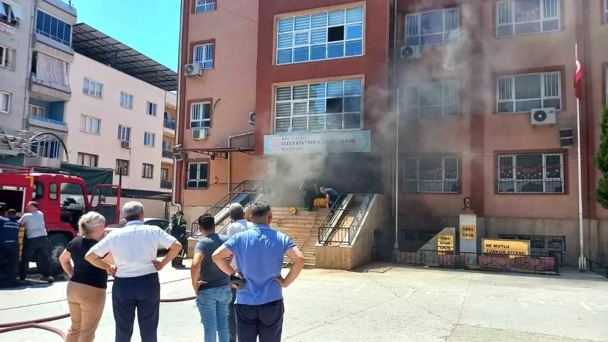 İncirliova'da İzzet Ayaydın İlkokulu'nda Yangın Çıktı