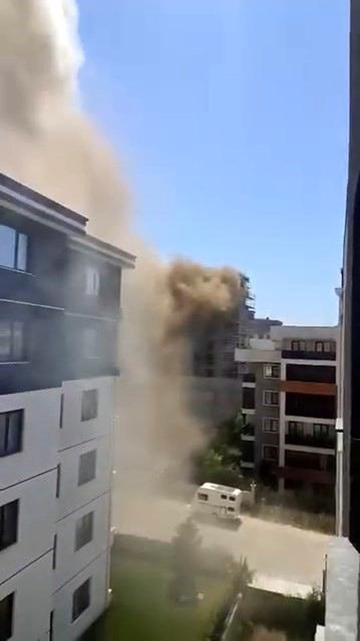 Bursa'da İnşaatta Yangın: Sokak Siyah Dumana Bulandı