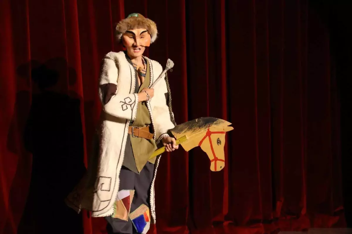66. Uluslararası Akşehir Nasreddin Hoca Şenliği'nde 'Hit Aldar' Tiyatro Gösterimi Büyük Beğeni Topladı