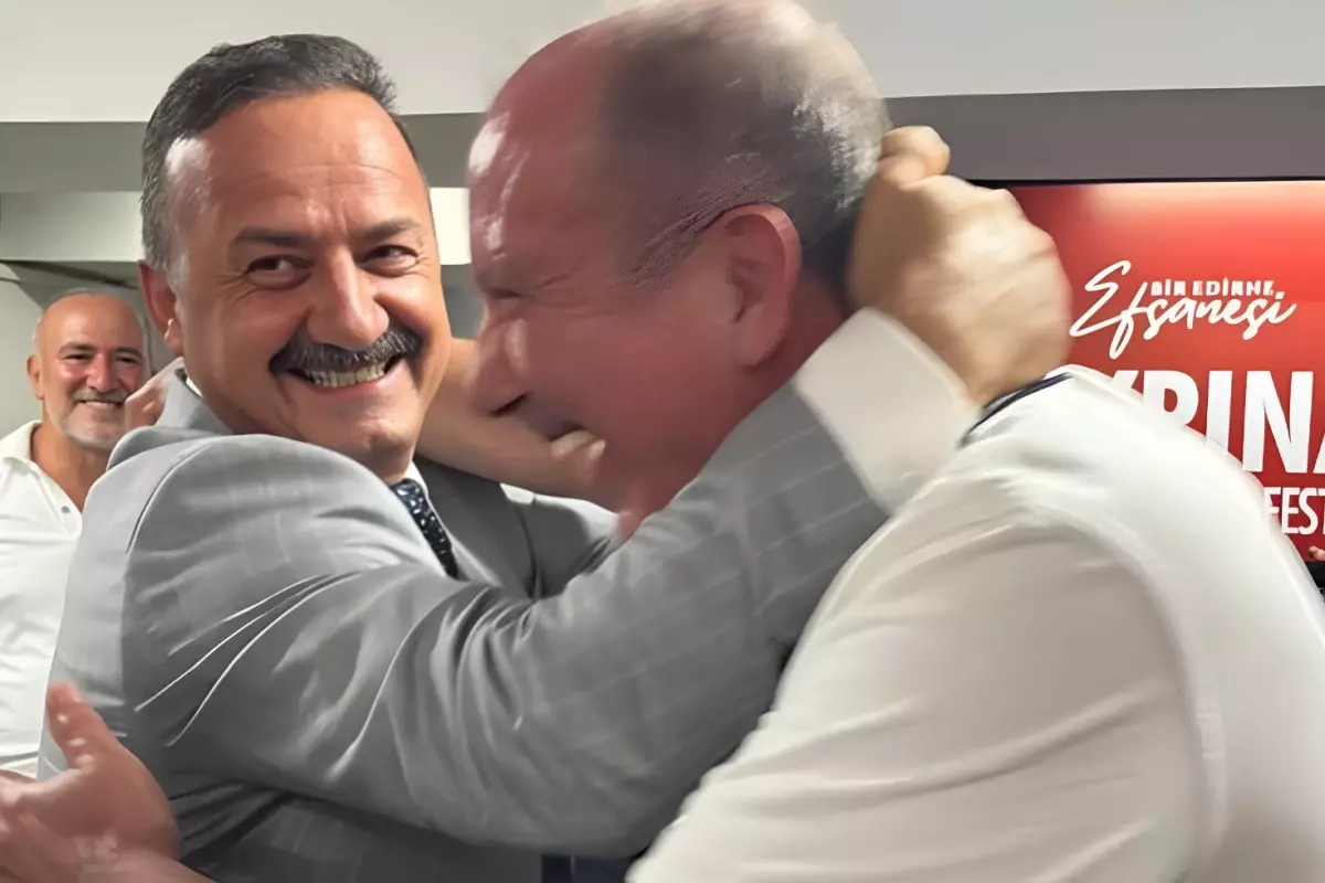 Kırkpınar'da karşılaşan Ağıralioğlu ve İnce güreşe tutuştu