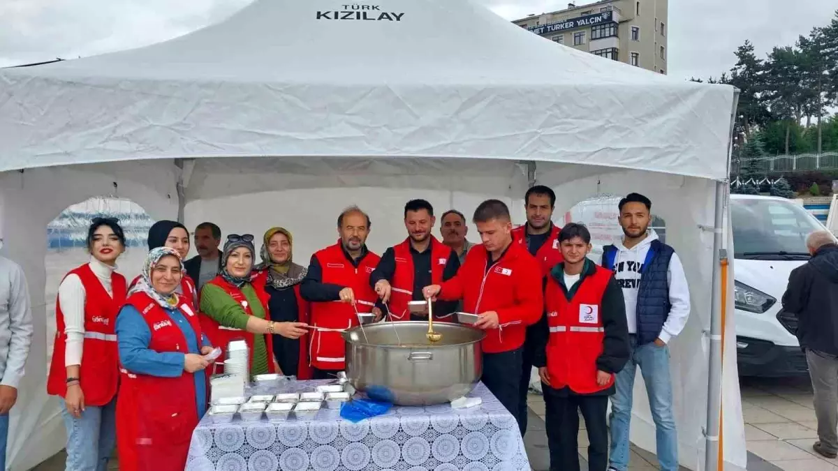 Erzurum'da Kızılay'dan Muharrem Ayı vesilesiyle Aşure Dağıtımı