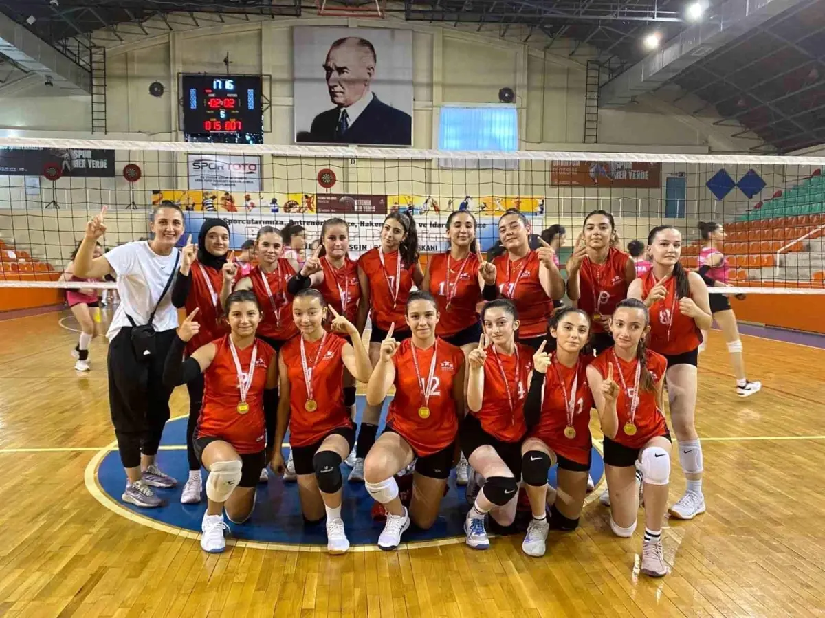 Düzce Voleybol Takımları Analig Müsabakalarında Başarı Elde Etti