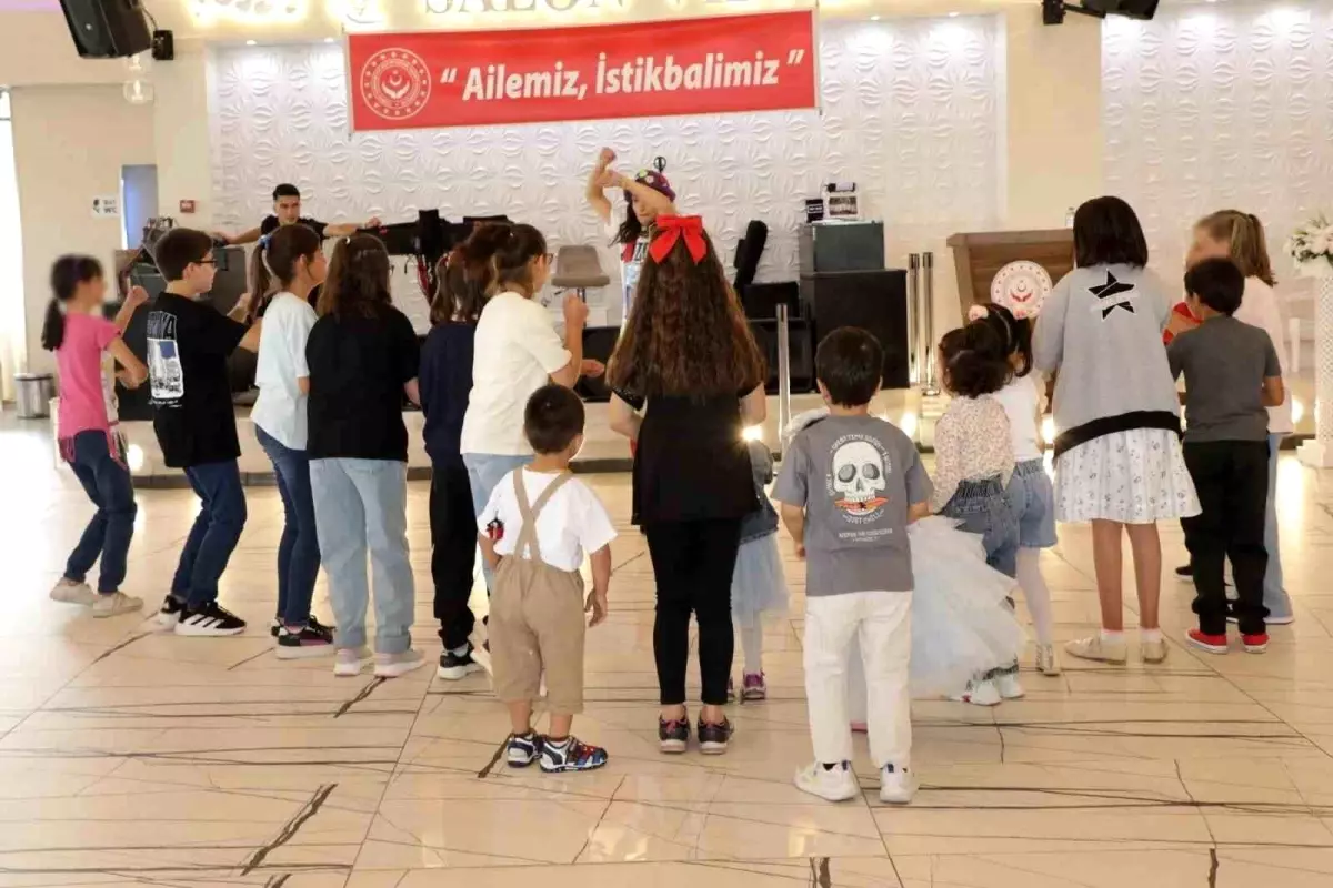 Kütahya'da Koruyucu Aile Şenliği Düzenlendi
