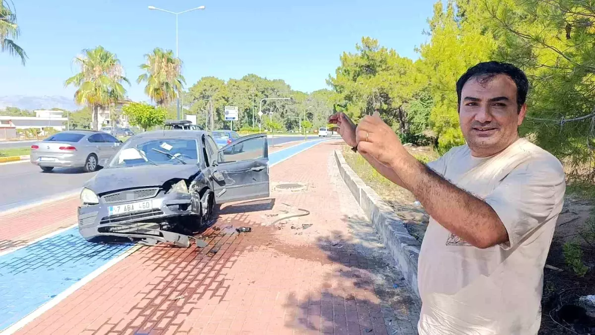Manavgat'ta Lastiği Patlayan Otomobil Takla Attı, Sürücü Yaralanmadı