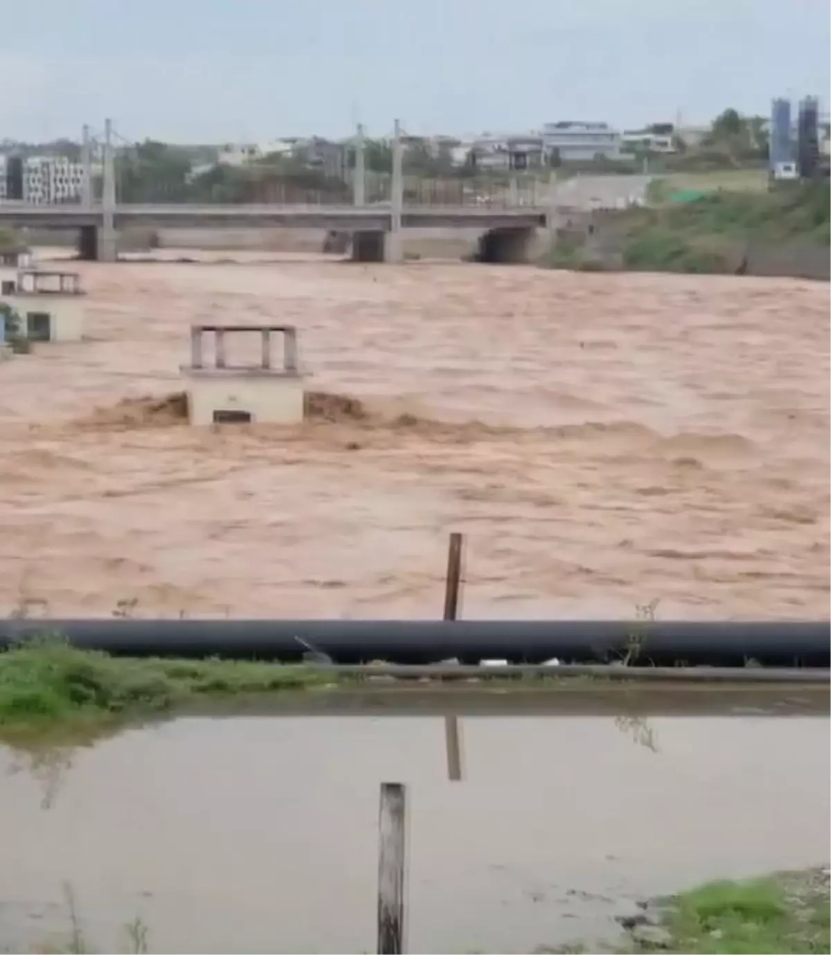Pakistan'da Muson Yağışları Sel Felaketine Yol Açtı
