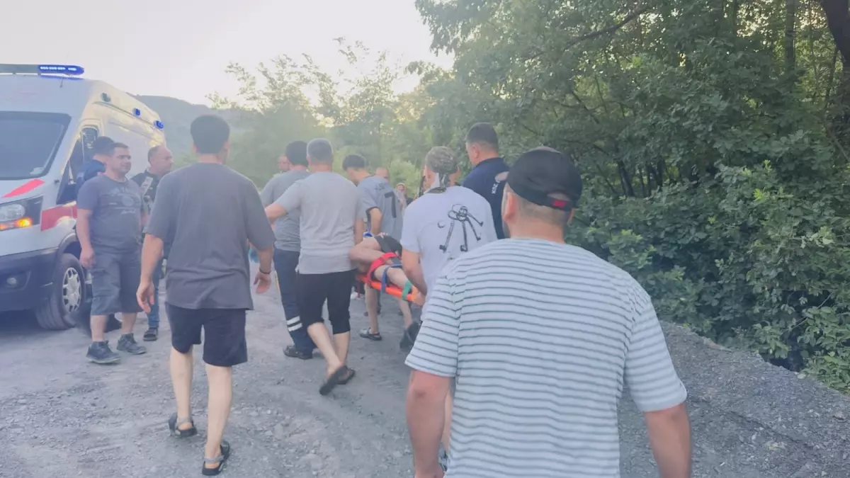 Zonguldak'ta Patpatla Şarampole Yuvarlanma Kazası: 2 Yaralı
