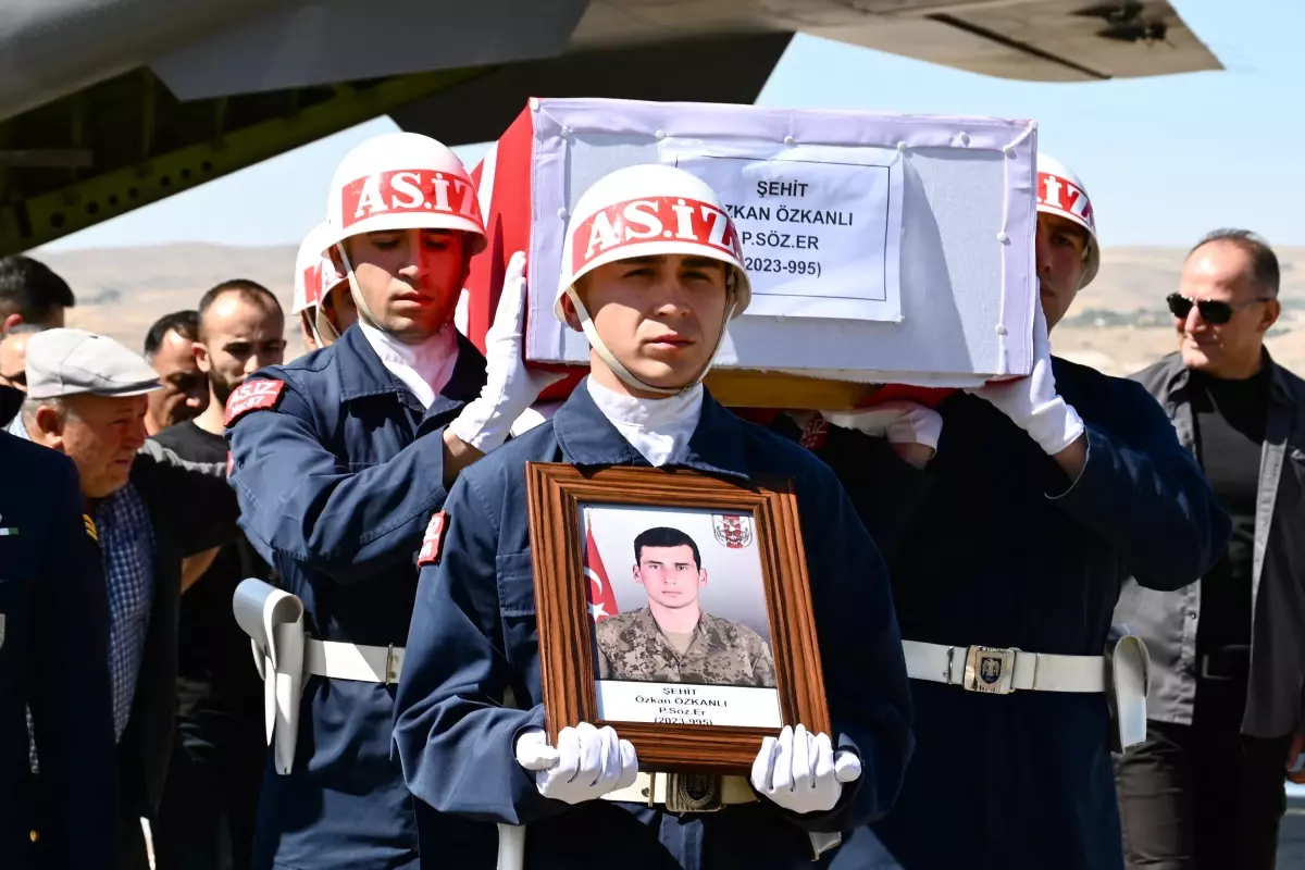 Pençe-Kilit Harekatı'nda şehit olan askerler memleketlerine uğurlandı