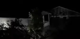 Teksas'ta Sel Felaketi: İçinde insanların bulunduğu ev sulara kapıldı