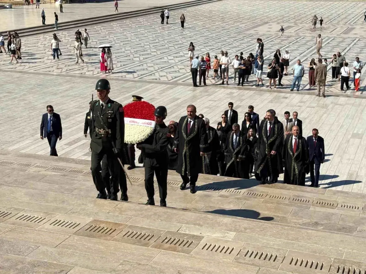 Uyuşmazlık Mahkemesi 80. Yıl Dönümünde Anıtkabir'i Ziyaret Etti