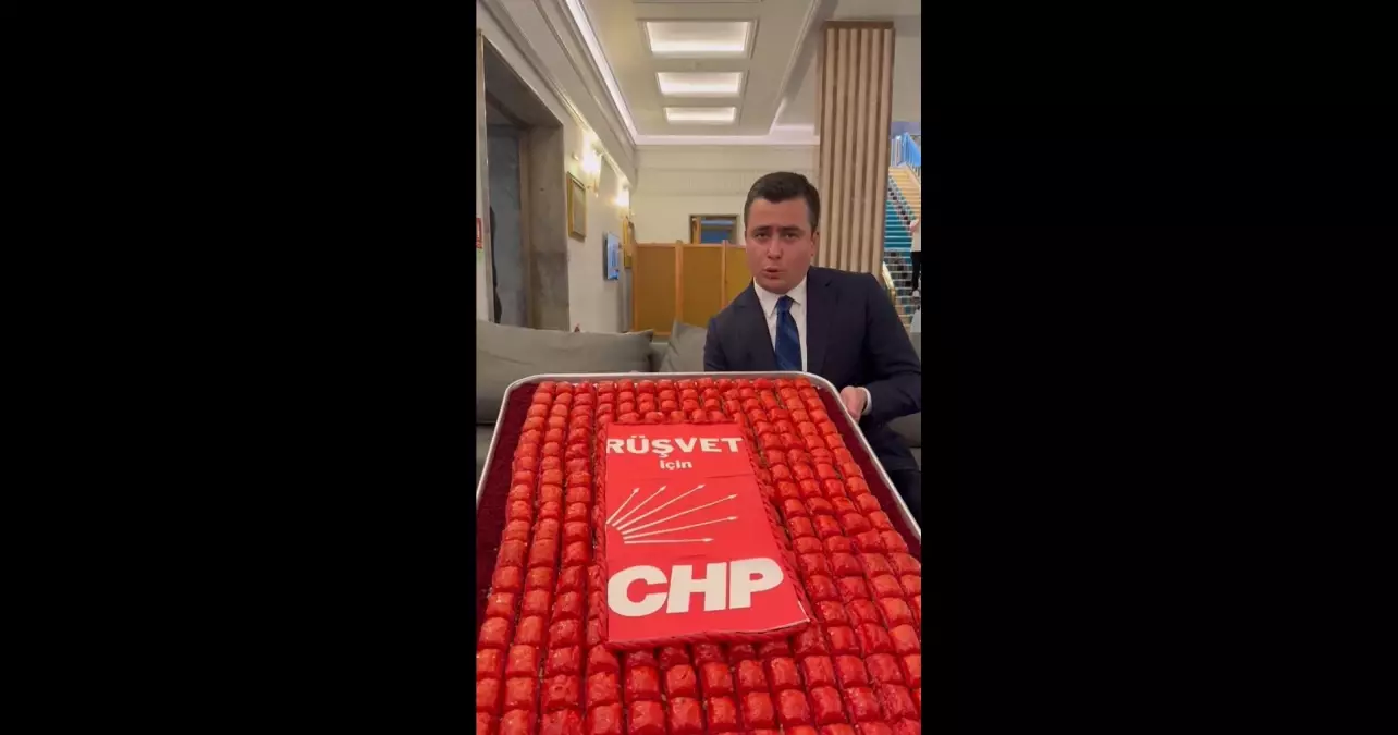Osman Gökçek'ten Rüşvet Tepkisi: 'Rüşvet için CHP' Yazılı Baklava