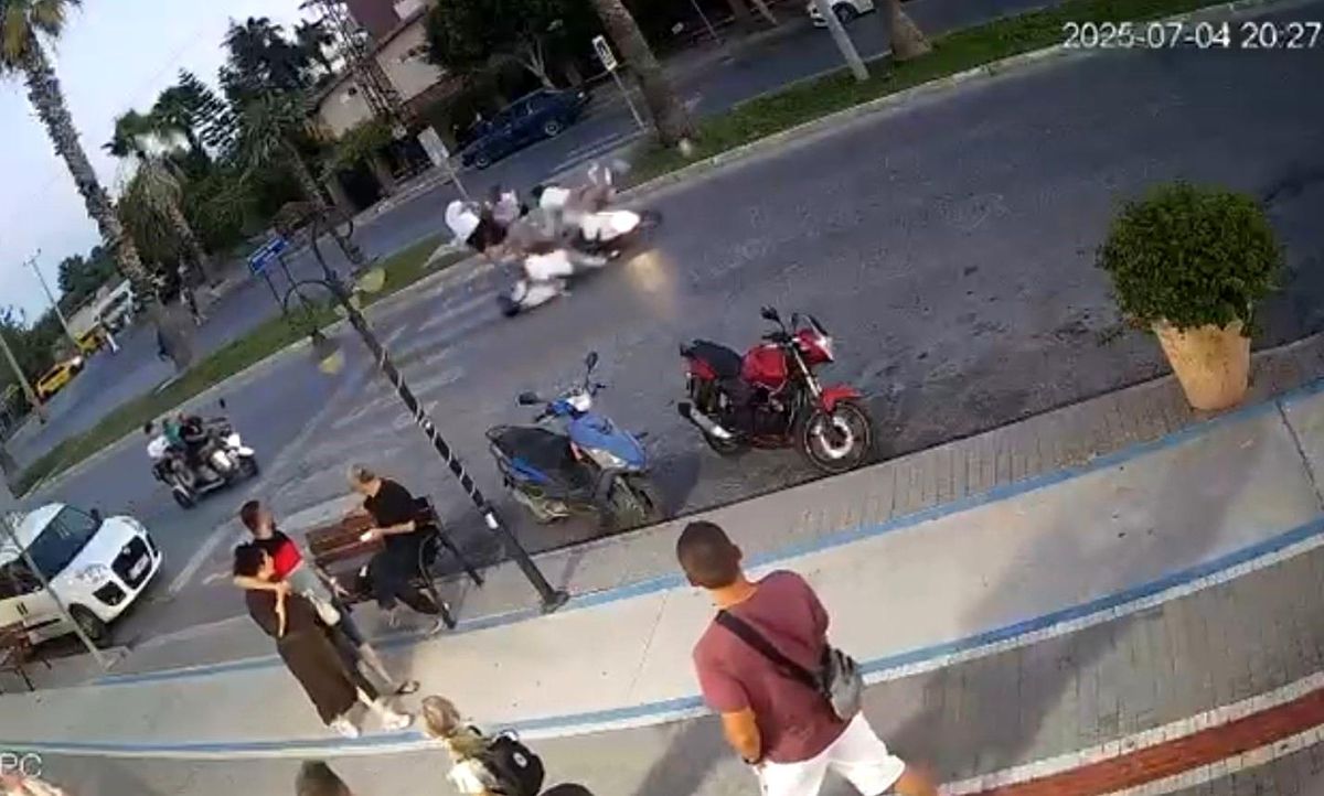 Antalya'da Motosiklet Kazası: 4 Yaralı